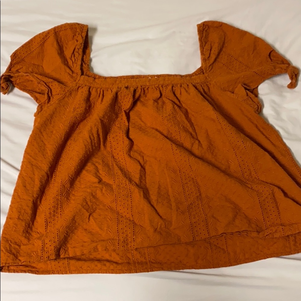 Universal Thread Top
